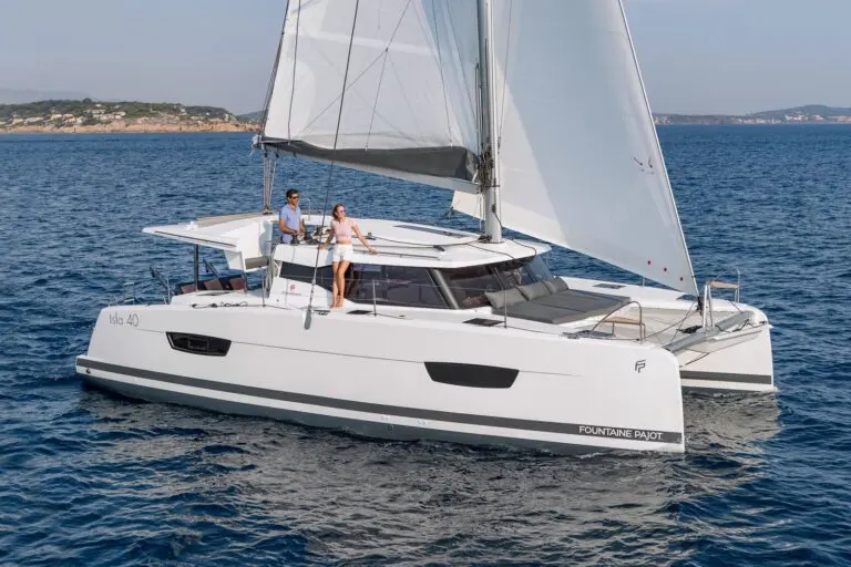 Superbe Fountaine Pajot