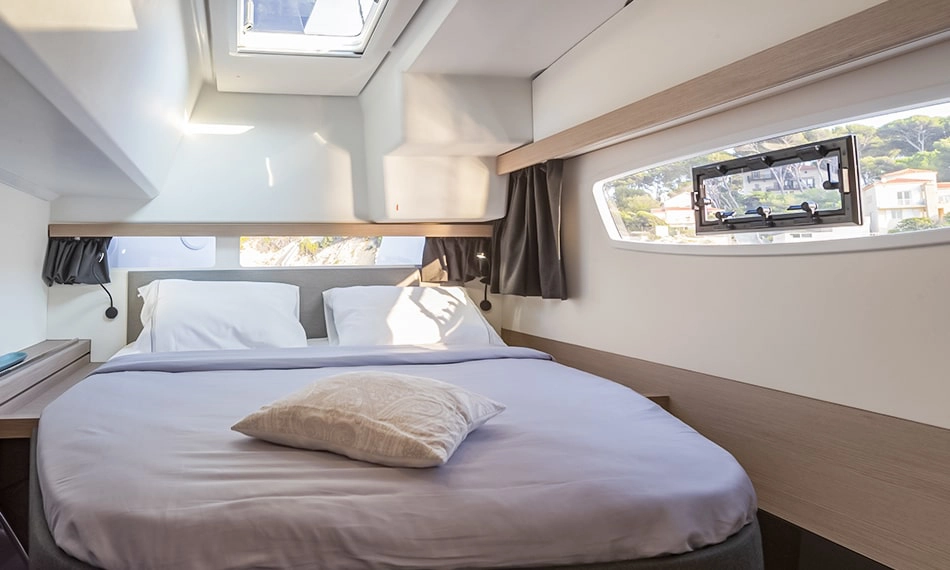 Superbe Fountaine Pajot