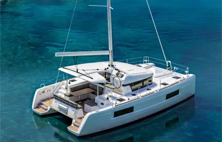 Superbe Fountaine Pajot