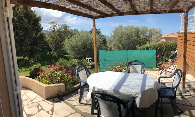 Appartement en rez-de-chaussée avec piscine pour 4 personnes