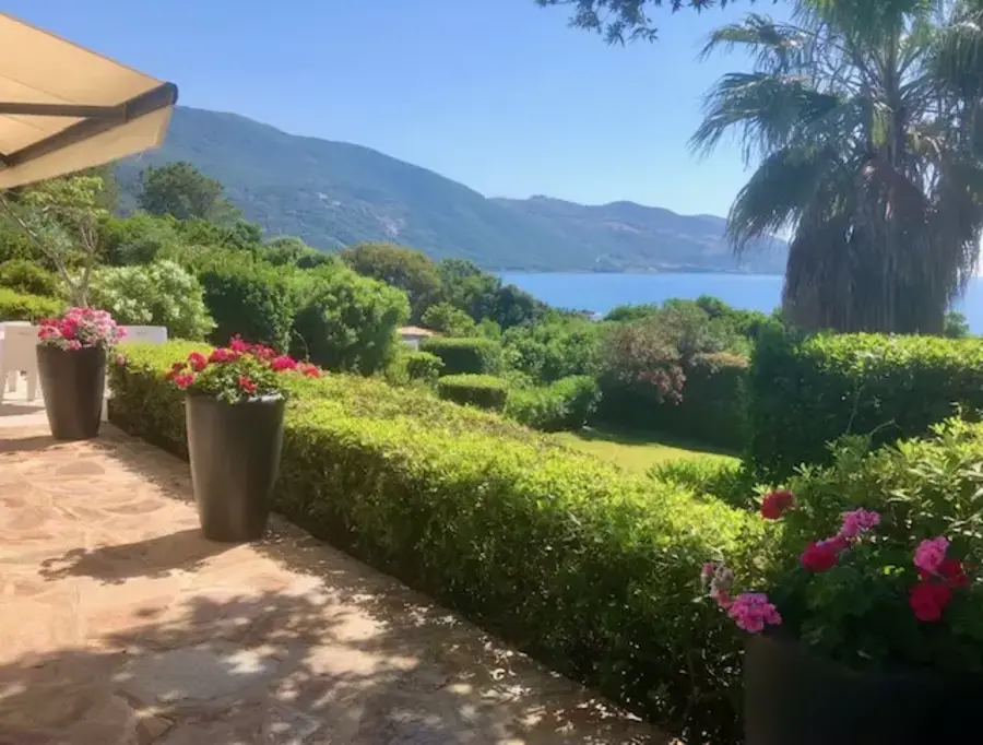 Villa contemporaine, Sud de la Corse, 8 personnes à Ancône.
